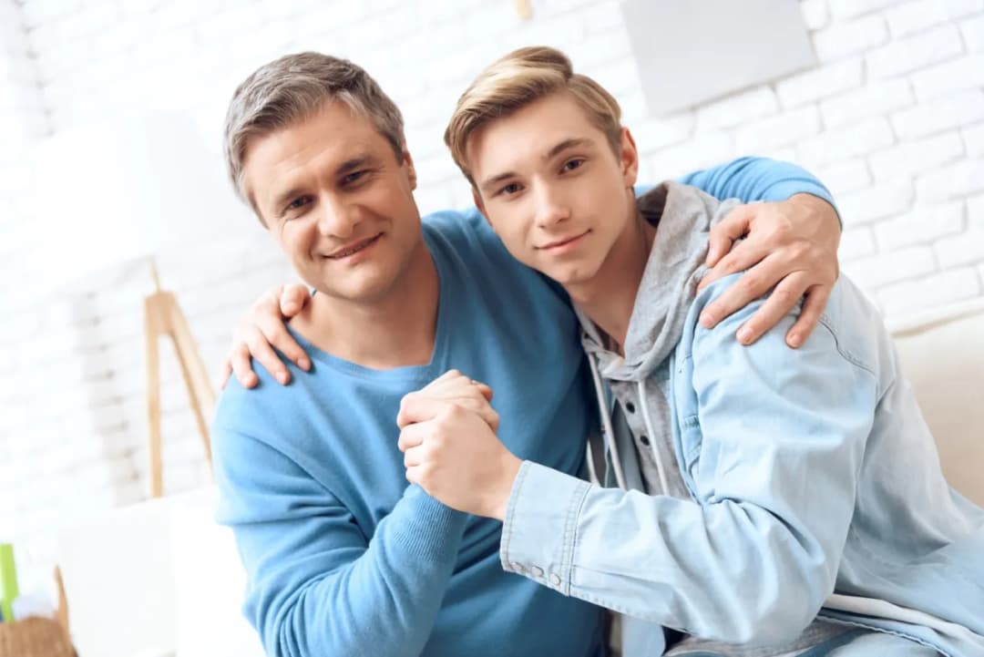 Jak rozmawiać z synem o dziewczynie: 9 kluczowych porad dla rodziców