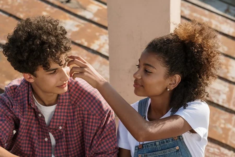 7 kluczowych sygnałów, że była dziewczyna chce wrócić do Ciebie