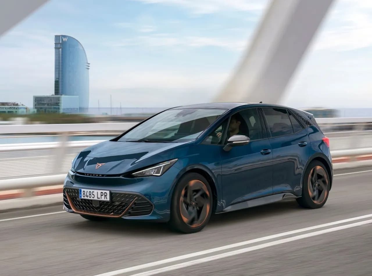 Jaki samochód dla kobiety najlepiej się sprawdzi? Poznaj 5 modeli